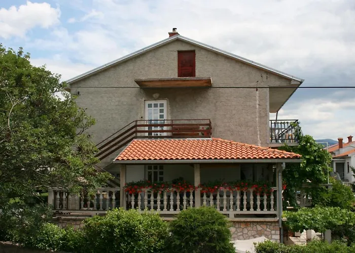 Apartman With Parking Space - 5529 Novi Vinodolski